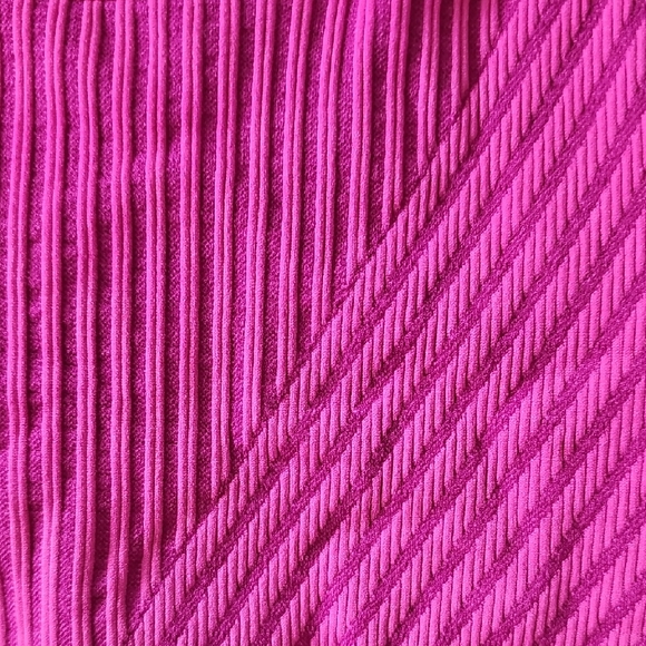 Fabletics Hot Pink Ribbed Crop Top - Picture 4 of 4